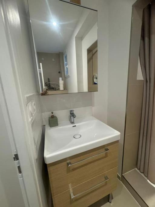 Luxueux Appartement La Defense - Porte Maillot - Parc De Bagatelle - Jardin D'Acclimatation - 6 Pers โคล็อมบ์ ภายนอก รูปภาพ